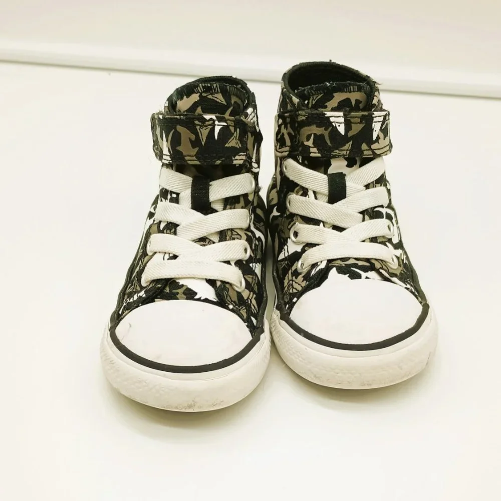 Converse Shark Bite Shoes 6 Chuck Taylor All Star Hi Top Skid Proof Bottom